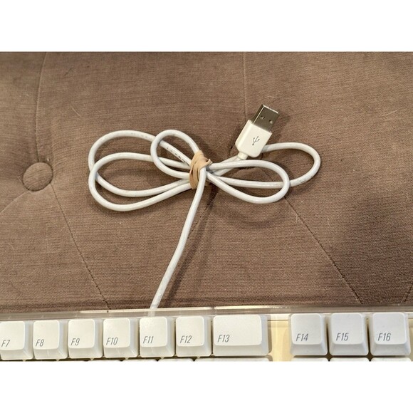 Apple A1048 Wired USB Keyboard White TESTED AND WORKING! - Picture 2 of 5